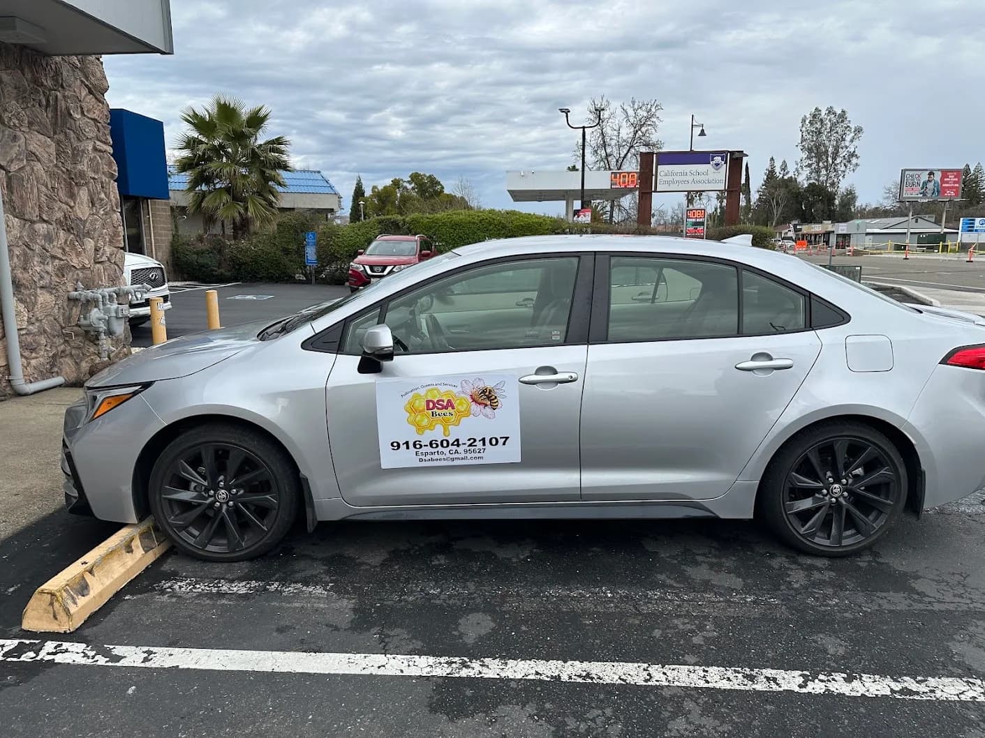 Full-color custom vehicle magnet designed and printed by Inca Threads for a Sacramento business.